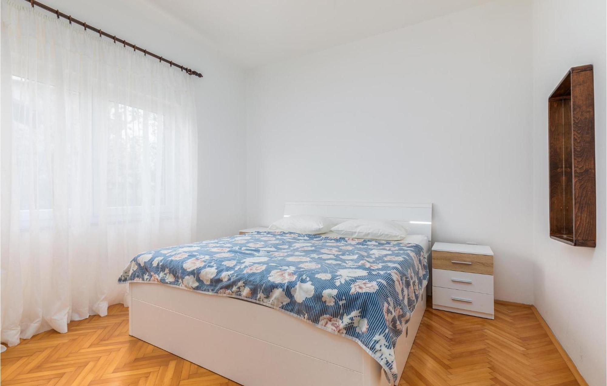 Lovely Apartment In Fazana With Kitchen Bagian luar foto