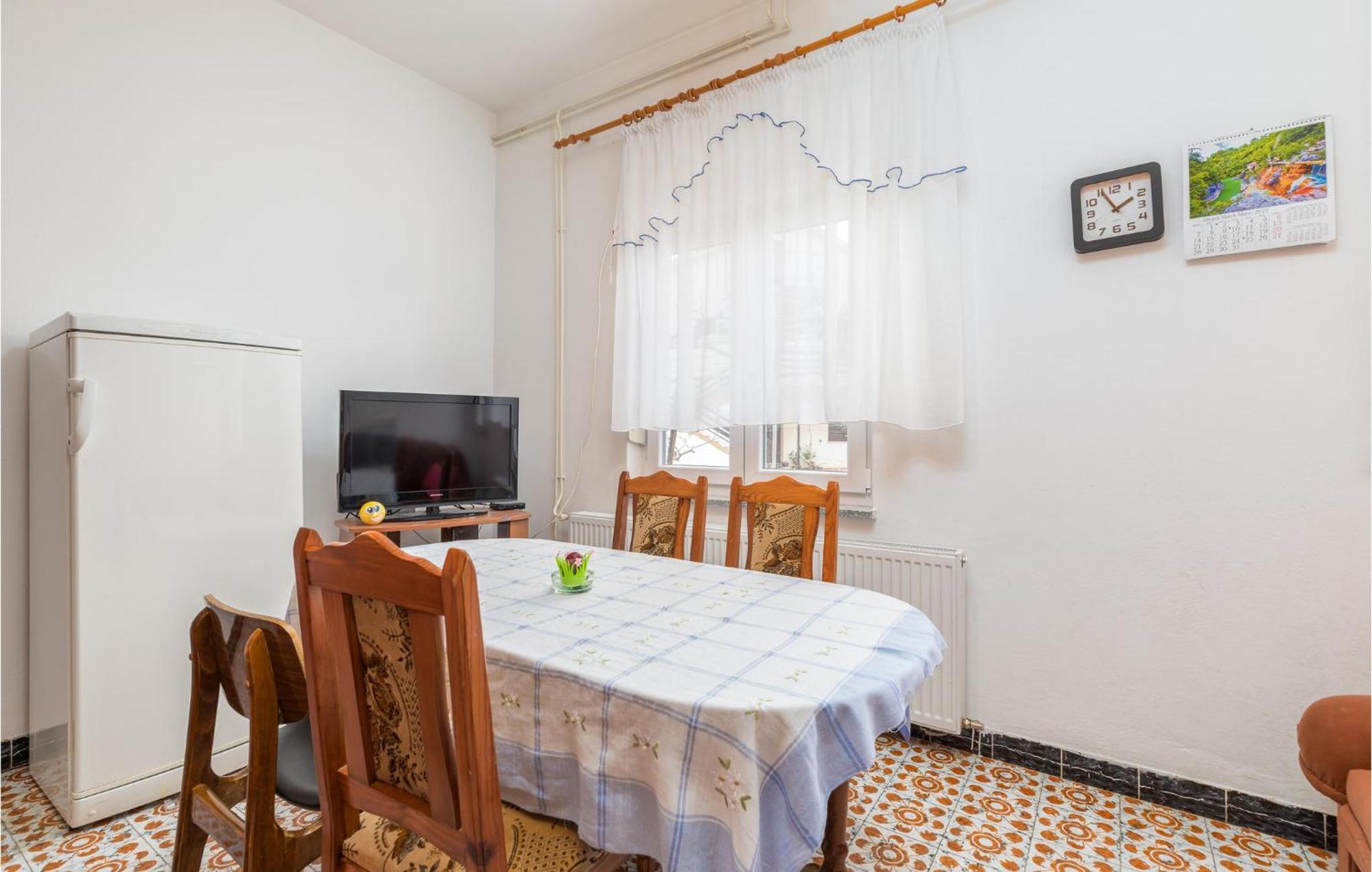 Lovely Apartment In Fazana With Kitchen Bagian luar foto