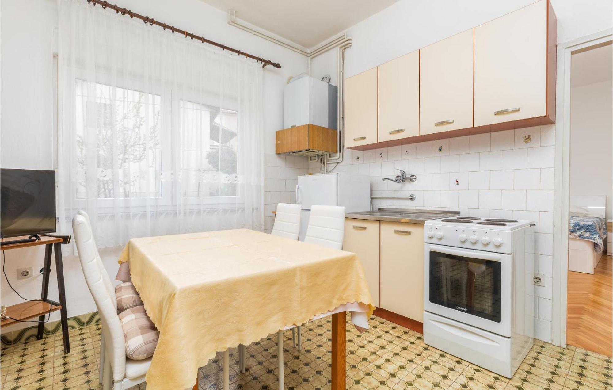 Lovely Apartment In Fazana With Kitchen Bagian luar foto